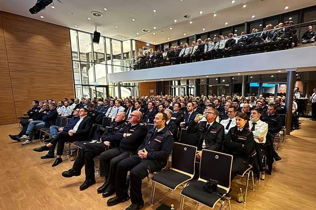 Über 300 Feuerwehrführer bei Fortbildung im Bodenseekreis