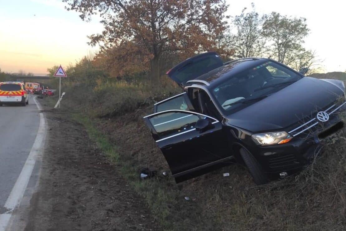 Verkehrsunfall auf der B 271 mit drei Schwerverletzten