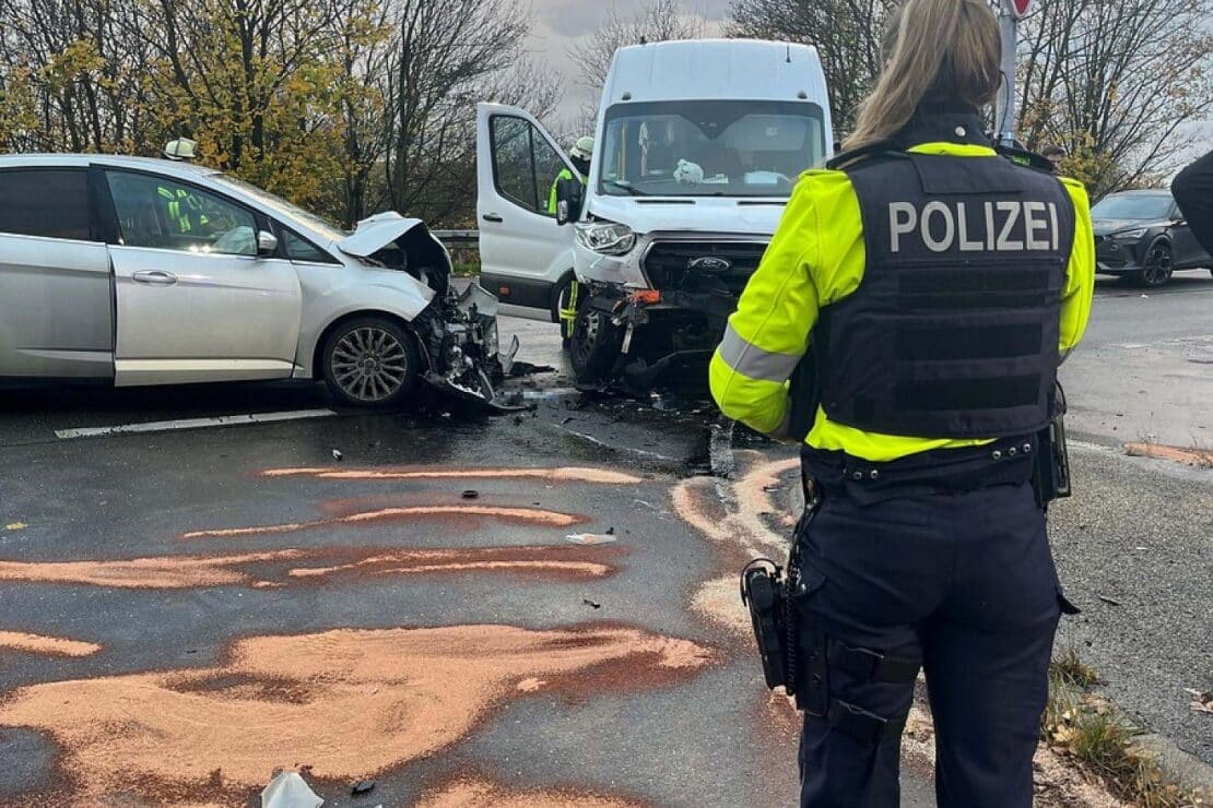 Verkehrsunfall bei Elsdorf verletzt vier Personen