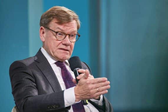 Johann Wadephul spricht bei einem Treffen in Brüssel über den Gaza-Waffenstillstand und Unterstützung.