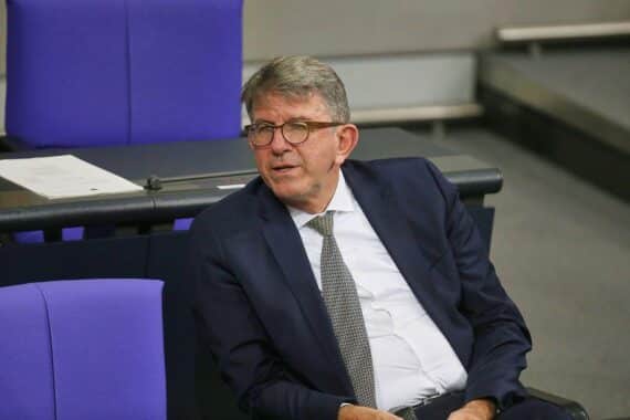 Wolfram Weimer weist Vorwürfe gegen Weimer Media Group entschieden zurück.