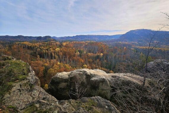 Wechselhaftes Wetter, wolkiger Himmel, milde Temperaturen in der Sächsischen Schweiz.
