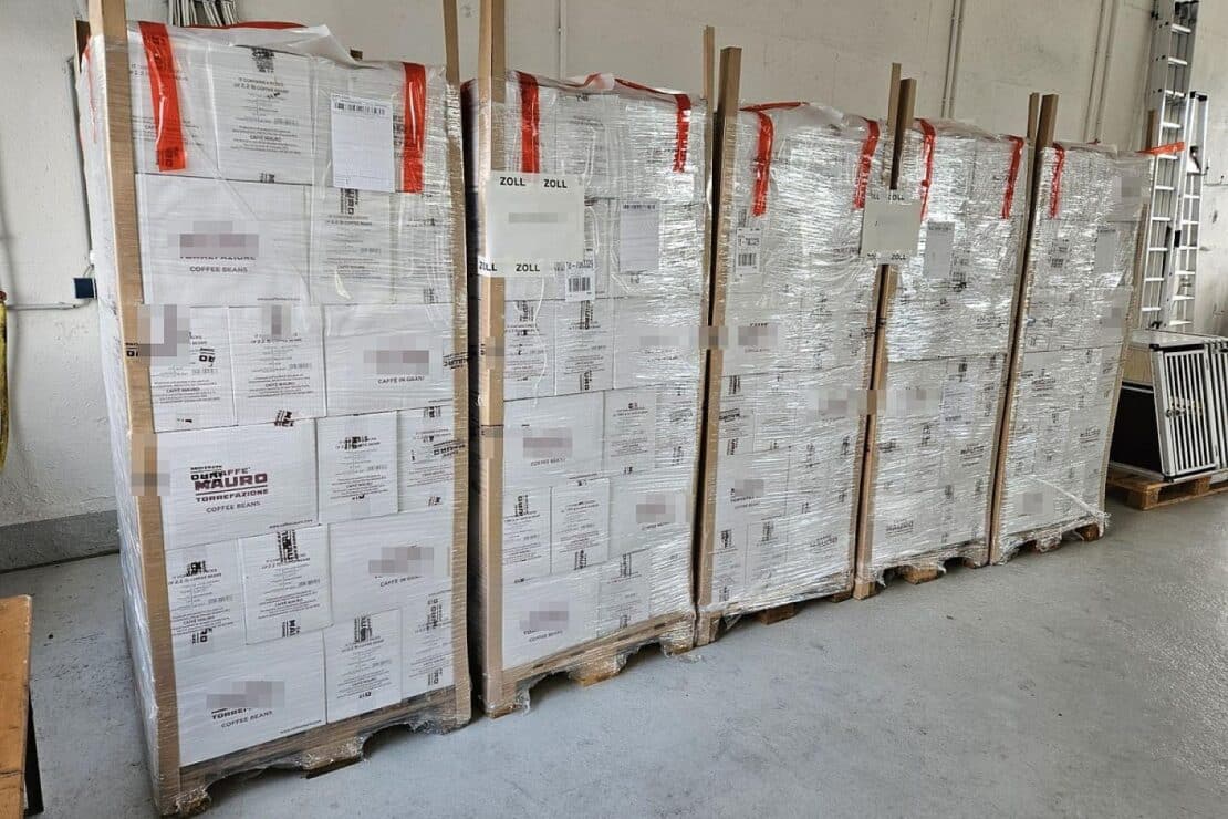 Zoll sichert über zwei Tonnen Röstkaffee in Rostock