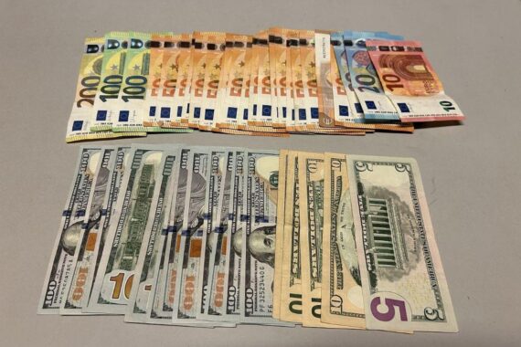 Illegale Schusswaffen und Bargeld: Razzia gegen Zigarettenhandel in Bremen.