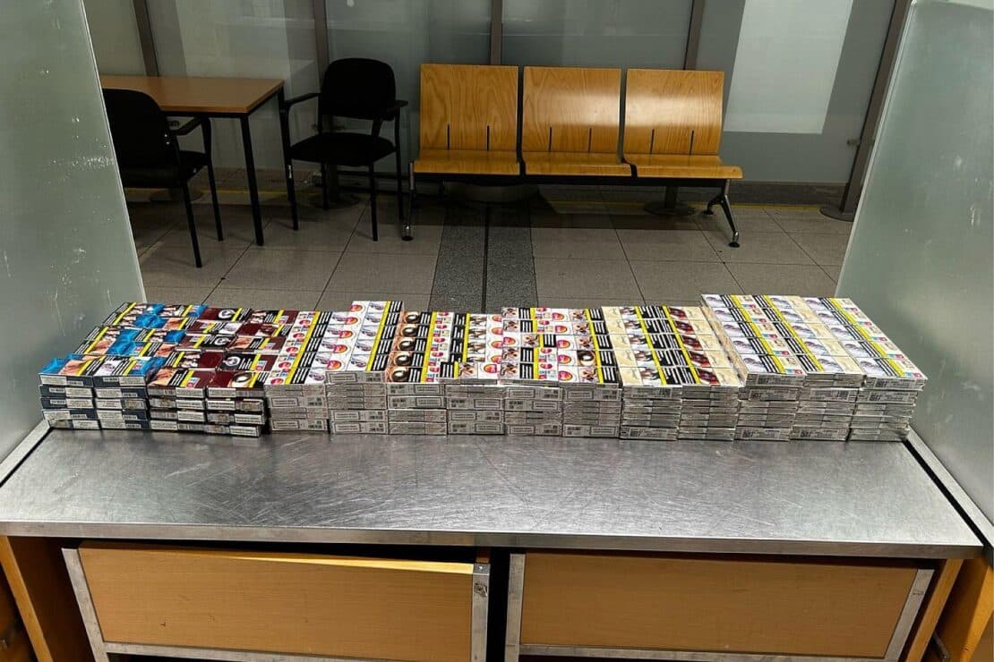 Zoll stoppt mutmaßliche Zigarettenschmuggler am Dortmunder Flughafen