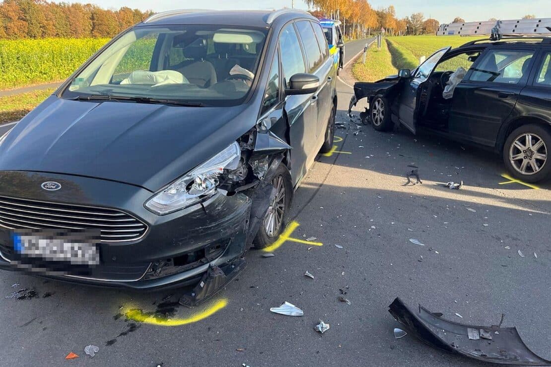 Zwei Autos kollidieren in Lüdinghausen nach Sonnenblendung