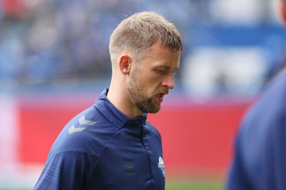 Fußball-Action: SC Paderborn gegen SV Darmstadt und Hertha BSC gegen Arminia Bielefeld.