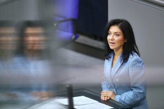 Steffen Kampeter und Katherina Reiche diskutieren Arbeitsplatzpolitik und Arbeitszeiten in Deutschland.