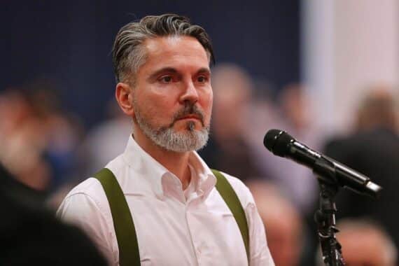 Fabio De Masi, neuer Parteichef, spricht über Koalitionen und interne Parteistrukturen.