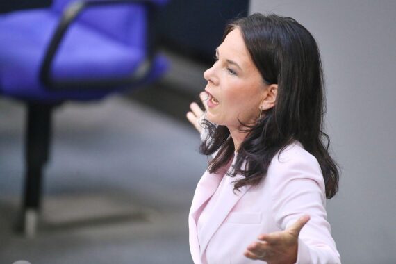 Annalena Baerbock warnt vor Gebietsabtretungen für Frieden und betont UN-Charta.
