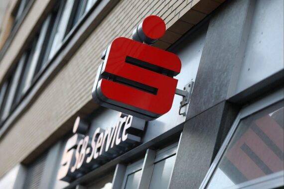 Sparkassen-Filiale, Kontokündigung, Rote Hilfe, Banken, politische Einmischung, Zivilgesellschaft, Göttingen.