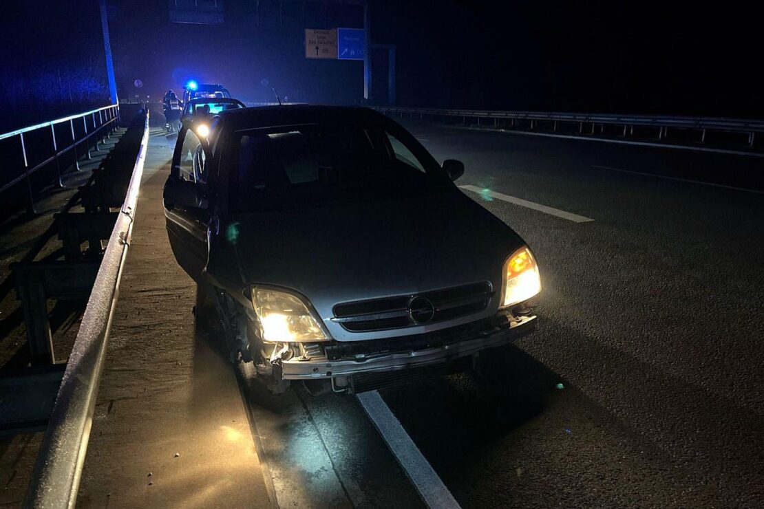 Betrunkener Fahrer nach Unfallflucht und Fahrt auf Felge gestoppt