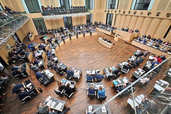 Bundesratssitzung zur Verabschiedung des Rentenpakets mit wichtigen Reformen für Altersvorsorge.