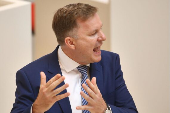 CDU-Politiker Steeven Bretz kritisiert Landesregierung wegen unzureichender Finanzplanung für Sondervermögen.