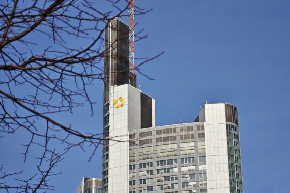 Commerzbank-Tower: Symbol für den Übernahmekampf und die strategische Ausrichtung der Bank in Frankfurt.