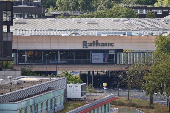 Rathaus Essen, Symbol kommunaler Finanzkrise und benötigter Soforthilfe für Städte in Deutschland.