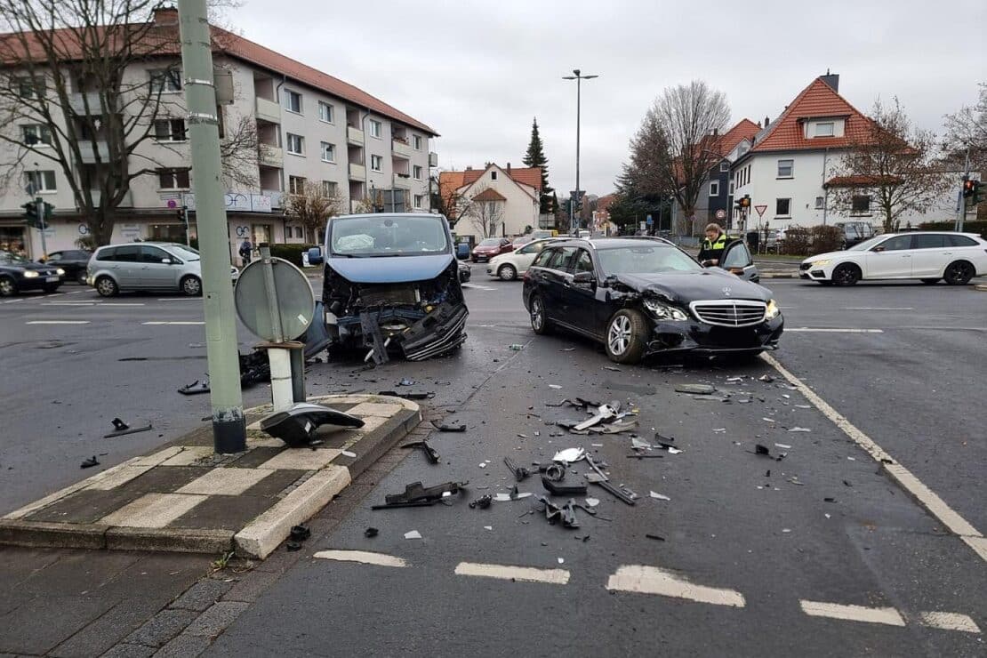 Drei Personen bei Verkehrsunfall in Göttingen-Weende leicht verletzt