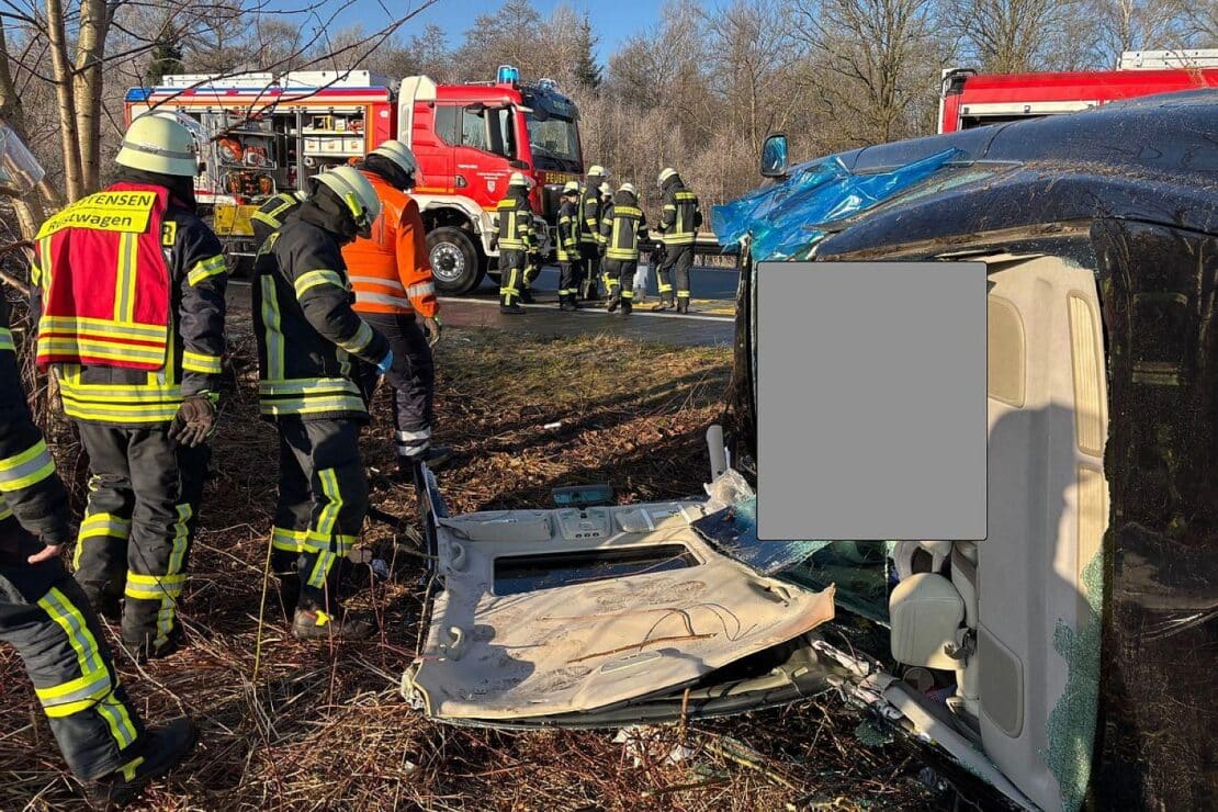 Fahrerin nach Unfall auf A1 bei Sittensen befreit