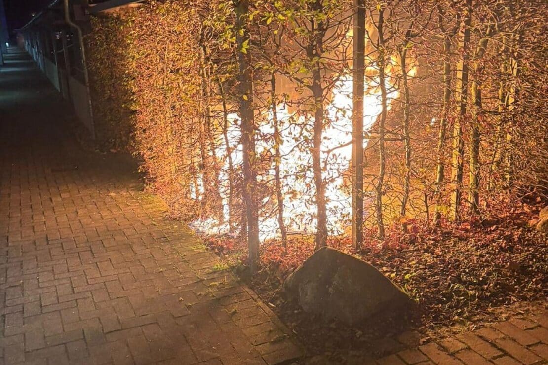 Feuerwehr löscht mehrere Mülltonnenbrände in Neumünster