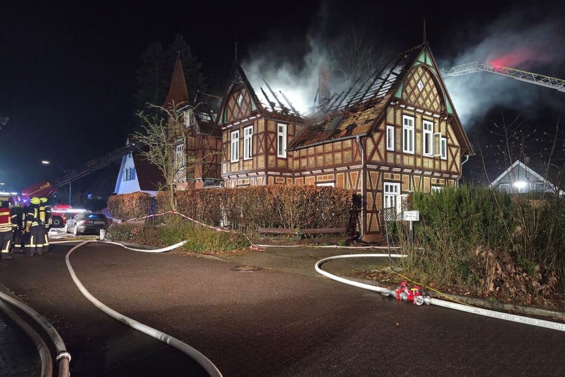 Großbrand zerstört Mehrfamilienhaus in Rotenburg