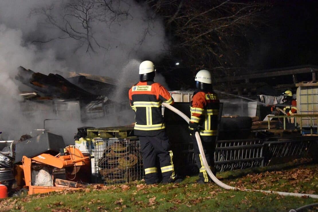 Großeinsatz nach Carportbrand in Wiemersdorf