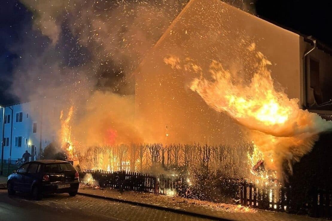 Heckenbrand in Soest zerstört Grünanlage
