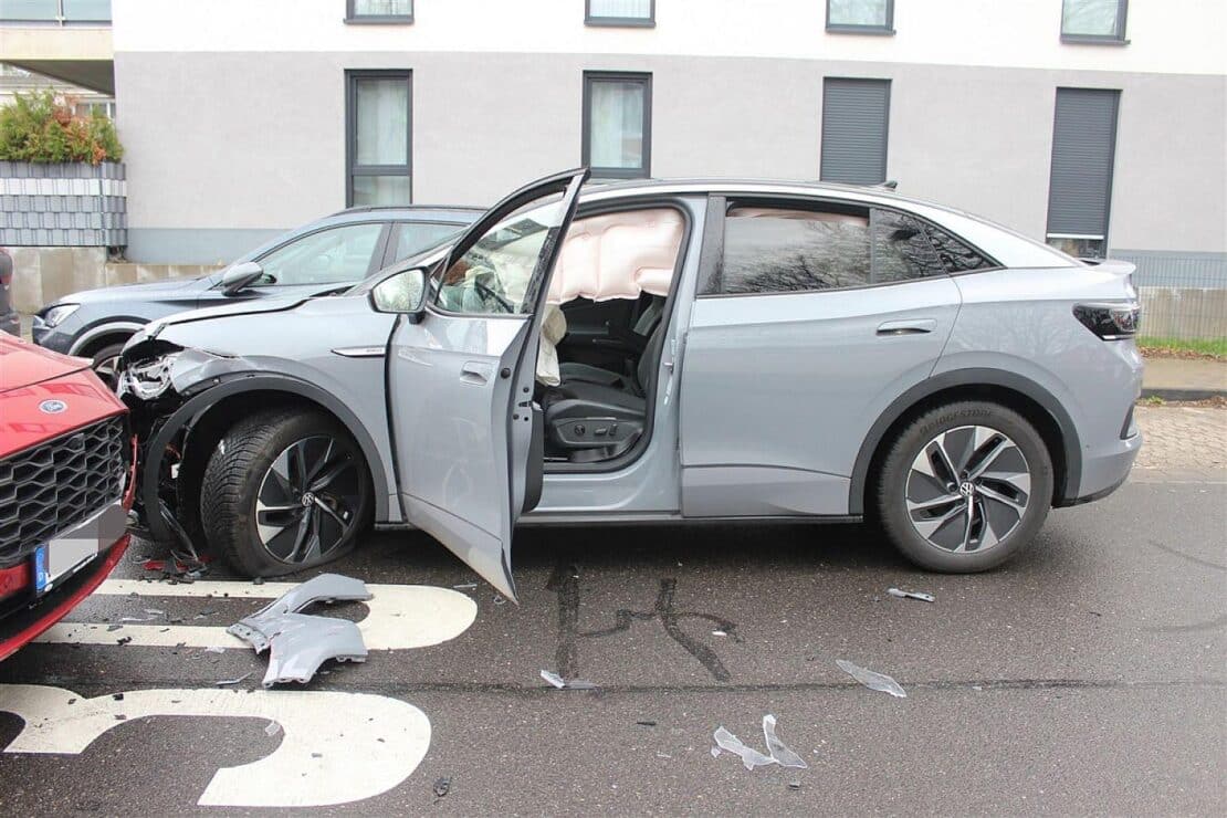 Internistischer Notfall führt zu schwerem Verkehrsunfall