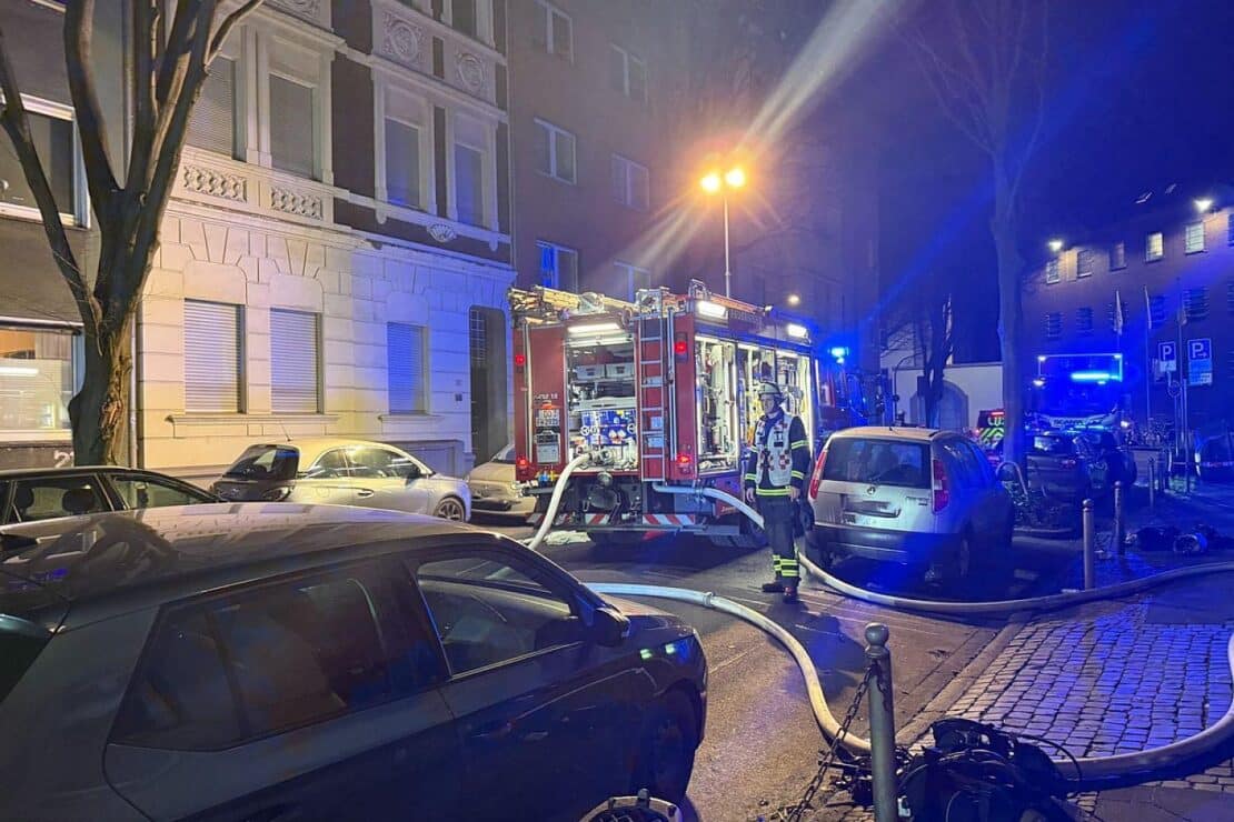 Kellerbrand in Dortmunder Mehrfamilienhaus – Bewohner über Drehleitern gerettet