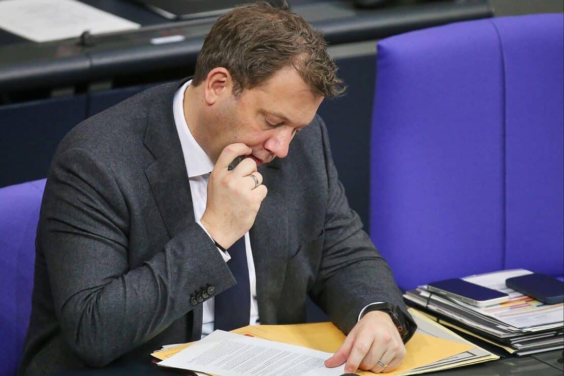 Klingbeil plant Start der Frühstart-Rente für 2027