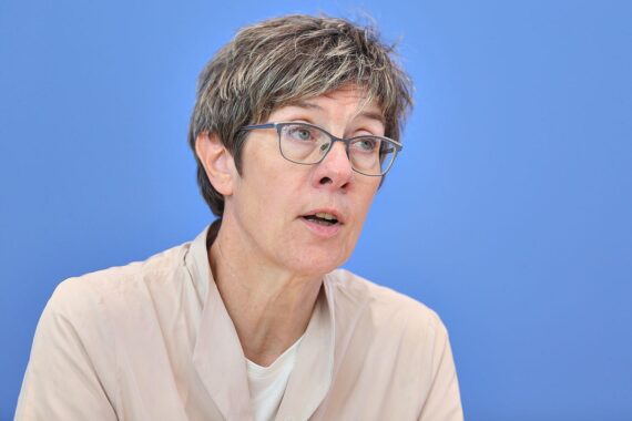 Annegret Kramp-Karrenbauer spricht über demokratische Prozesse und ihre neue Rolle bei der KAS.
