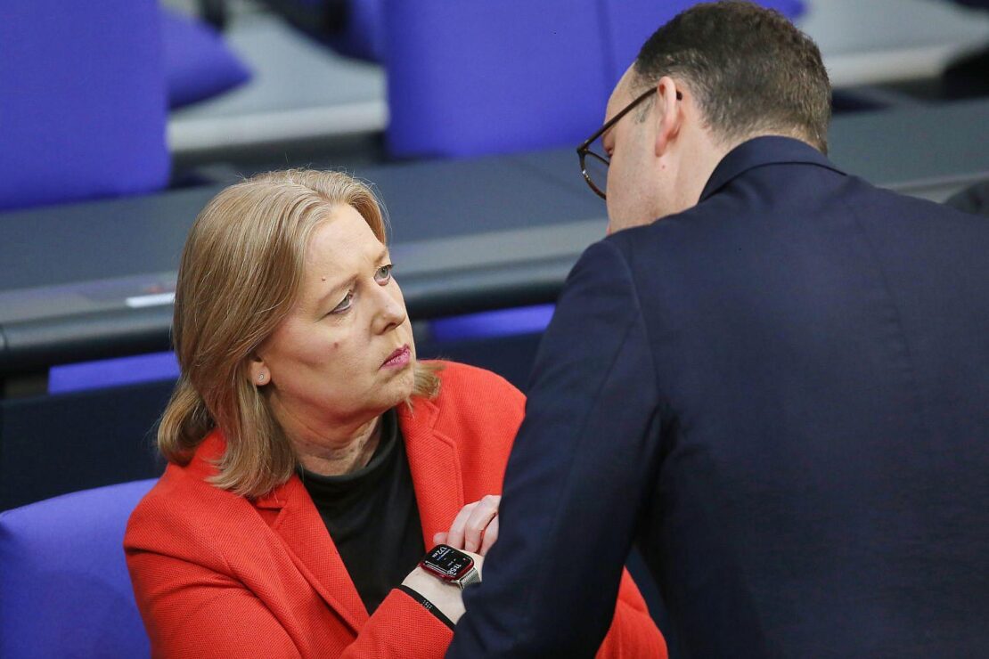 Krisenbewältigung: Spahn mahnt zu mehr Einheit im neuen Jahr