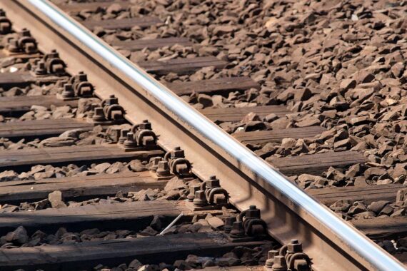 Störung des Zugverkehrs zwischen Großbritannien und Europa; Passagiere warten im Tunnel.