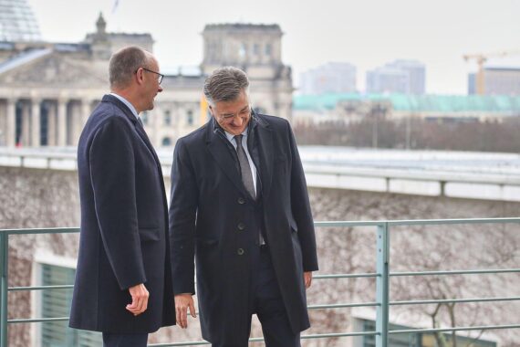 Friedrich Merz und Andrej Plenkovic diskutieren über EU-Erweiterung und bilaterale Zusammenarbeit in Berlin.