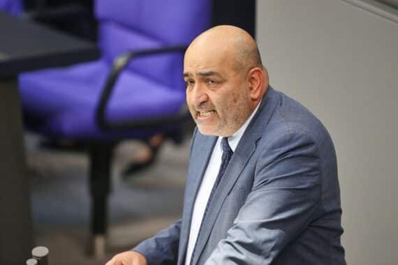 Omid Nouripour spricht über Zuversicht und Stärke in herausfordernden Zeiten für Deutschland.