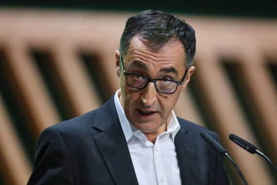 Cem Özdemir spricht über europäische Alternativen zur Palantir-Software in Baden-Württemberg.