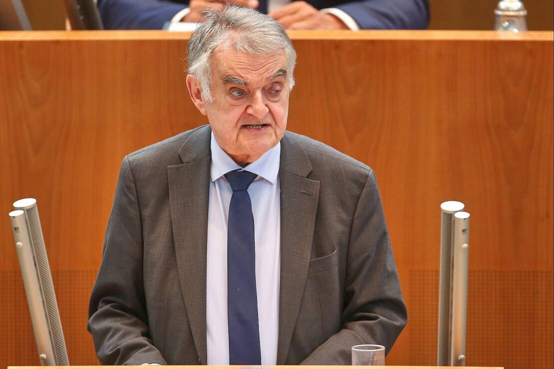 Reul drängt auf mehr Maßnahmen für Sicherheit im Fußball
