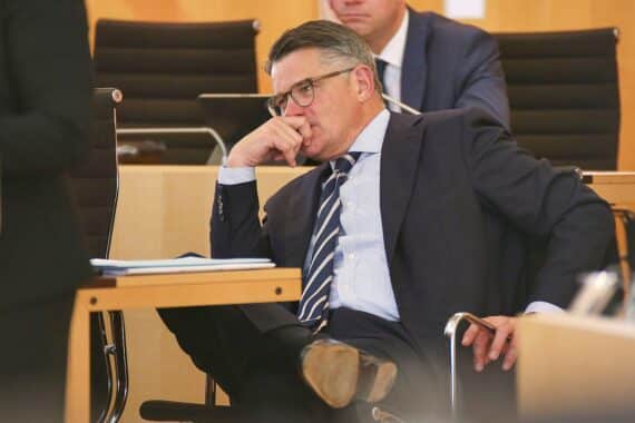 Boris Rhein spricht über IP-Adressenspeicherung zur Verbesserung der Strafverfolgung im digitalen Raum.