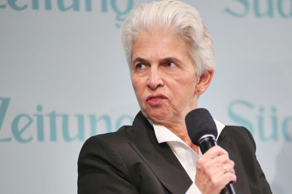 Marie-Agnes Strack-Zimmermann fordert schnelle Hilfsgelder für die Ukraine im EU-Parlament.