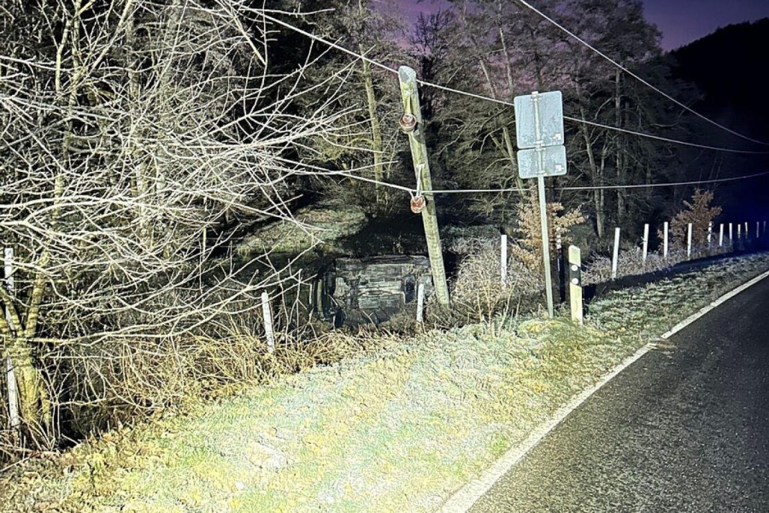 Unfall bei Elmstein führt zu Stromausfall und Straßensperrung