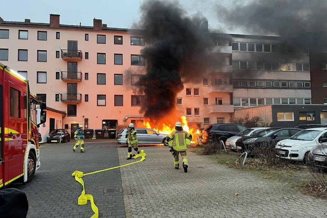 Vier Autos in Bremerhavener Innenstadt komplett ausgebrannt