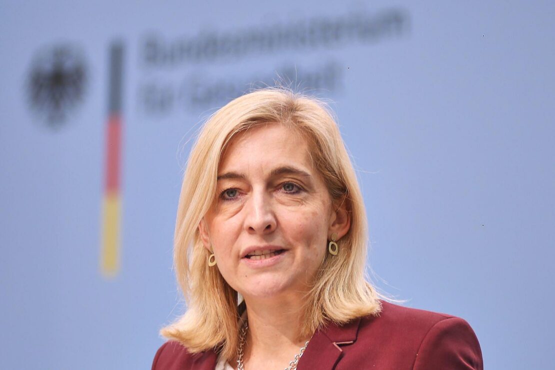 Warken will stärker für Frauengesundheit sensibilisieren