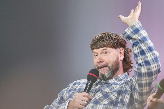 Weihnachtliche Musikcharts mit bekanntesten Songs, Rea Garvey, Pink Floyd und aktuellen Trends.