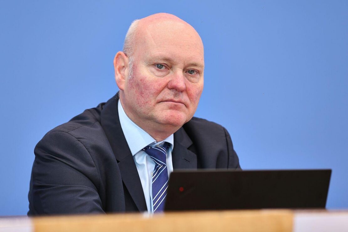 Wirtschaftsweiser hält Debatte um Rente für "komplett übertrieben"
