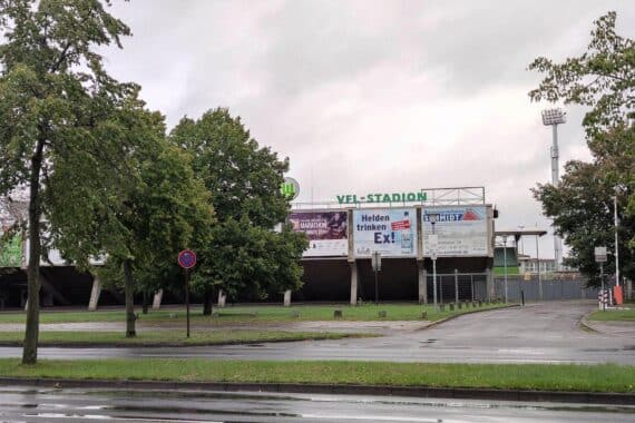VfL-Stadion in Wolfsburg, Austragungsort der UEFA Women's EURO 2029, feierliche Stimmung, sportliche Begeisterung.