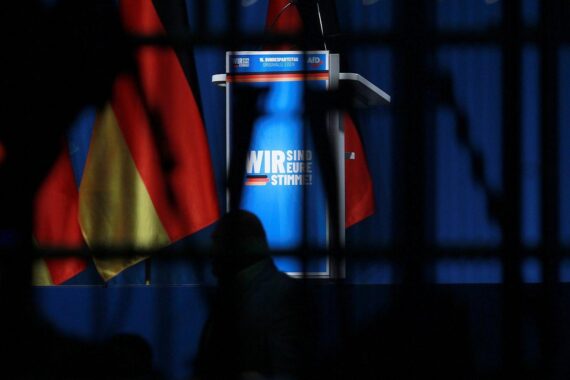 AfD-Logo mit Fokus auf Regierungsbeteiligung und strategische Planungen für bevorstehende Wahlen.