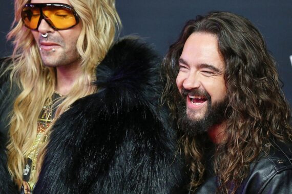 Bill und Tom Kaulitz kündigen ihre Moderation für ZDF-Sendung "Wetten, dass..?" an.