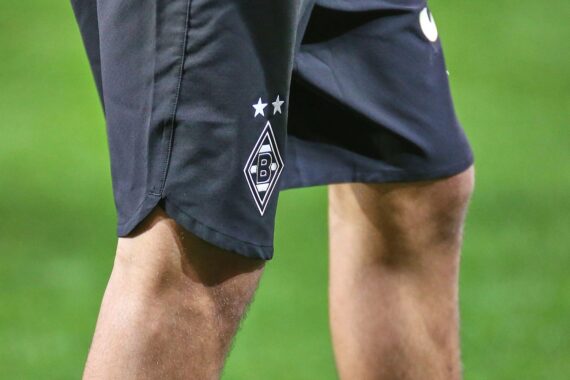 Alejo Sarco in Gladbach-Trikot, Trainingsplatz, Vorfreude auf neue Herausforderung und Teamkollegen.