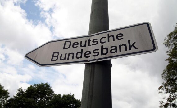 Cyberabwehrmaßnahmen der Deutschen Bundesbank gegen tägliche digitale Angriffe und Sicherheitsstandards.