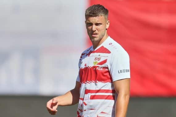 Sieg von VfB Stuttgart gegen Eintracht Frankfurt, spannende Spielszene mit Toren und Emotionen.