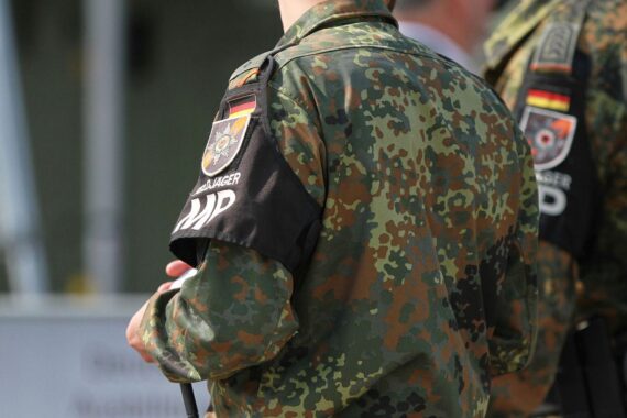CSU plant umfassende militärische Aufrüstung der Bundeswehr zur stärksten konventionellen Armee Europas.